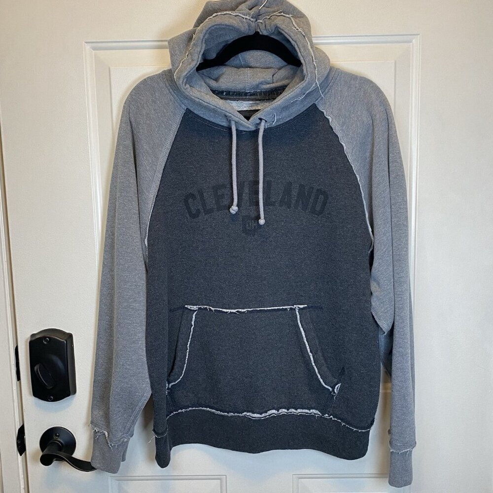 j. america Vintage Cleveland Ohio Hoodie Sweatshirt Distressed Accents Sz Small